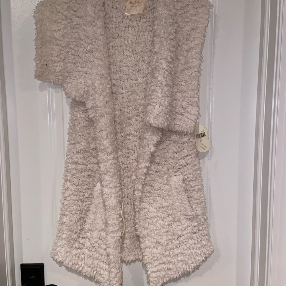 Altar’d State Fluffy Sleeveless Sweater Jacket Size Small (NWT)